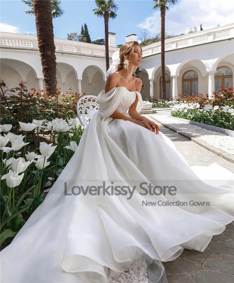 Loverkissy Off the Shoulder Sweetheart Puffy Organza Wedding Dresses With Lace Up Beach A Line Corset Pleated Beach Bridal Gowns