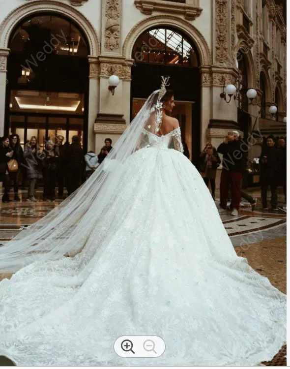 Fora do ombro rendas apliques vestidos de casamento catedral trem robe de mariée meia mangas preto meninas vestidos de noiva 2022