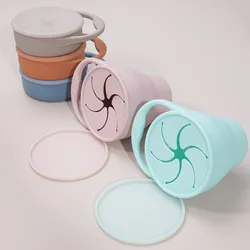 Taza de aperitivos de silicona de grado alimenticio personalizada, taza de agua para bebés de colores mezclados respetuosos con el medio ambiente, tapa suave impermeable sin BPA, la más nueva