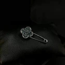 Four Leaf Clover Retro Brooch Luxury Sparkling Rhinestone Pin Elegant Coat Sweater Shawl Fashion Women Jewelry Accessories Gift