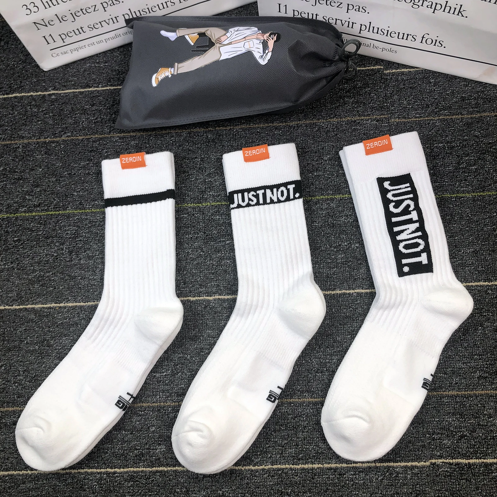 

Fashion White Male Hiking Cycling Football Sock Gay Sexy Men Sports Long Tube Streetwear Letter Socks Comfortable Socks