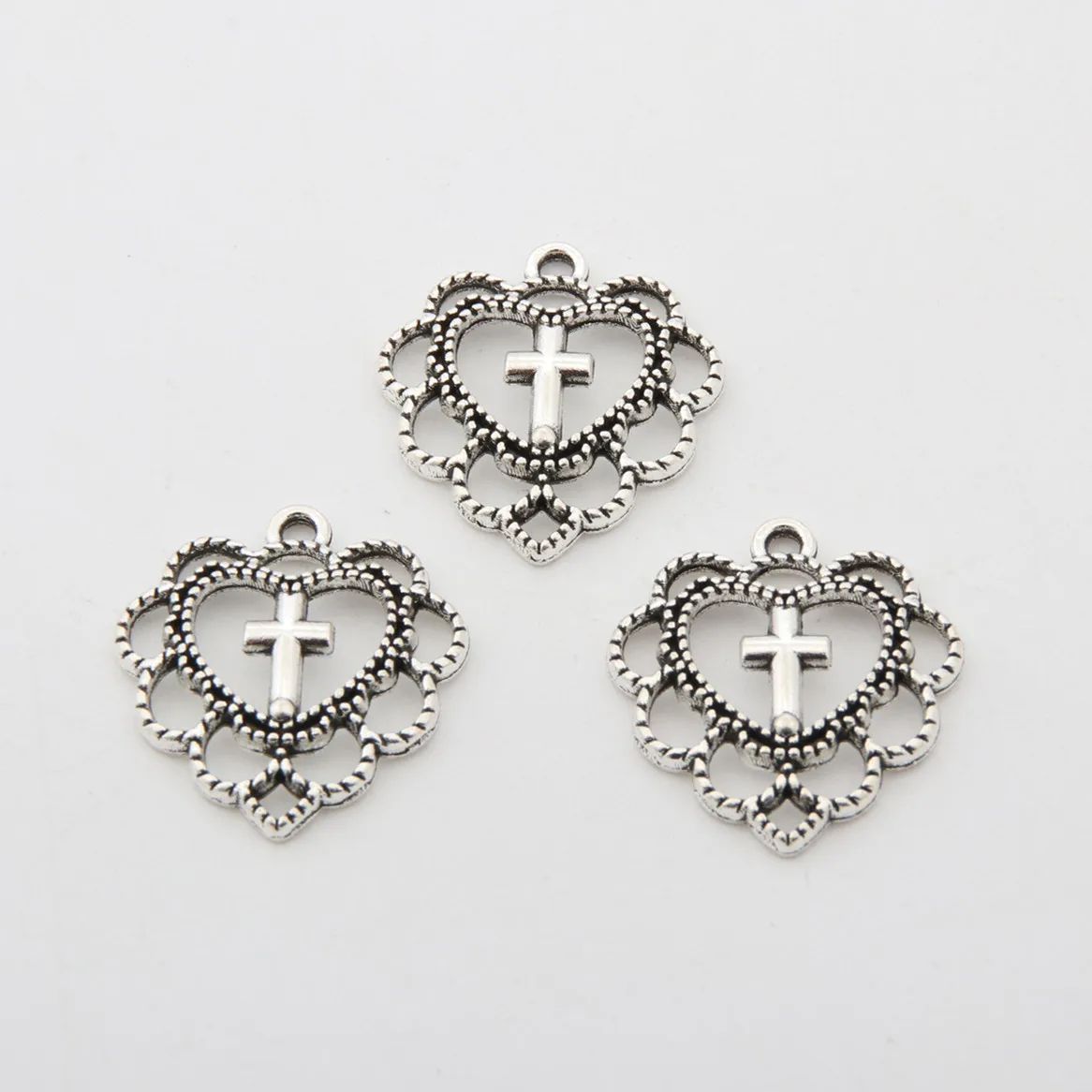 30pcs Silver Color Hollow Out Heart Cross Charms Cross Pendant Bracelet Necklaces Jewelry Supplies A3331