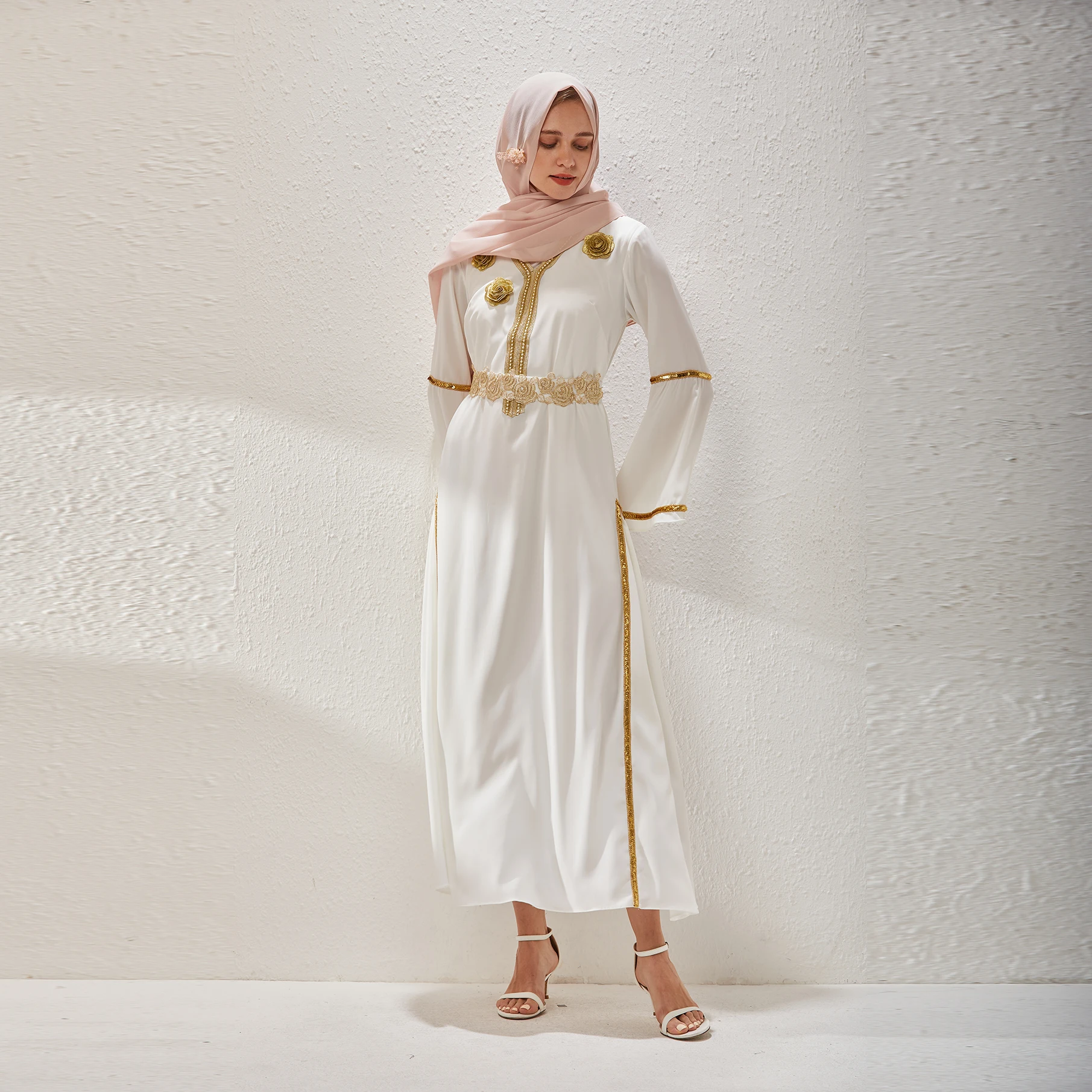 Abaya de bordado blanco de alta calidad para mujer, elegante caftán musulmán de ocio, novedad