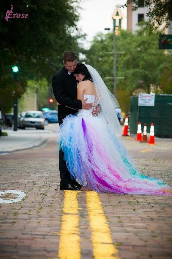 Gaun Pengantin Tulle Renda 2015 Gaun Pengantin Warna Pelangi Belakang Panjang dan Pendek Halter Gaun Pengantin Warna Warni Buatan Khusus