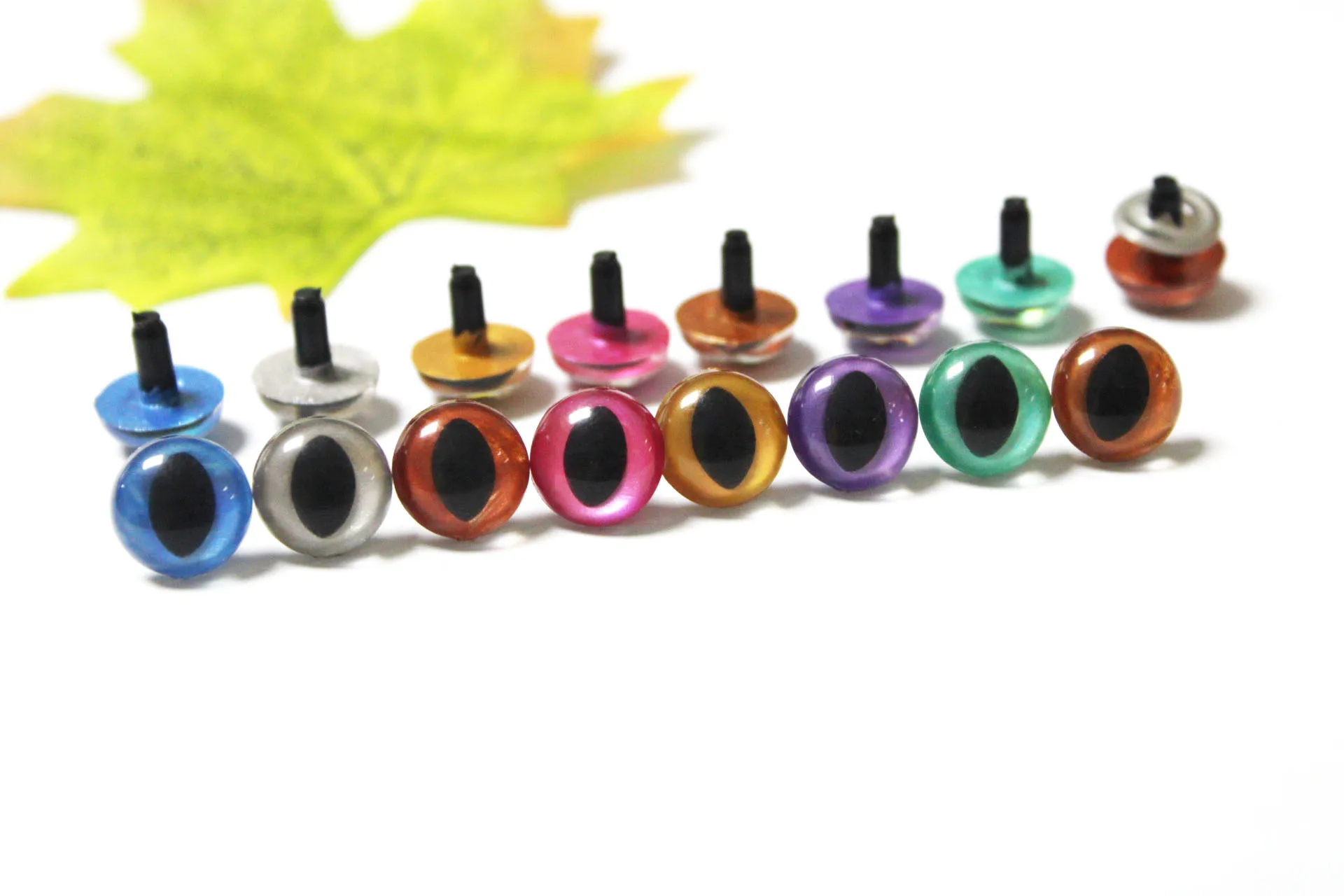 

80pcs/lot 7.5/9/10.5/12./13.5/15/18mm handpaint meteal color smooth stem plastic toy cat eyes+ meteal washer --color option