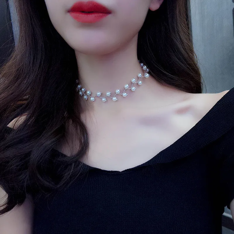 Leaf Shaped Pearl Necklace For Women Short Choker Necklaces bijoux acier inoxidable femme Aniversary Jewelry Friends Gifts