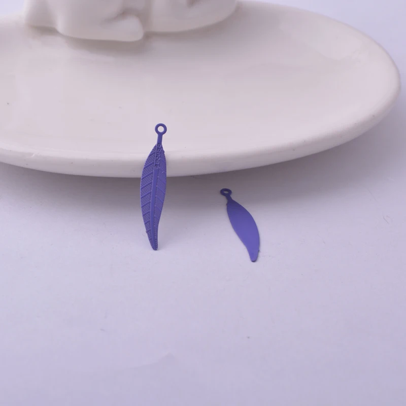 100 Stück AC8871 6*25mm Kleine Federanhänger aus Messing, bemalte Federn, Anhänger, DIY-Materialien Lieferant – Detail 5
