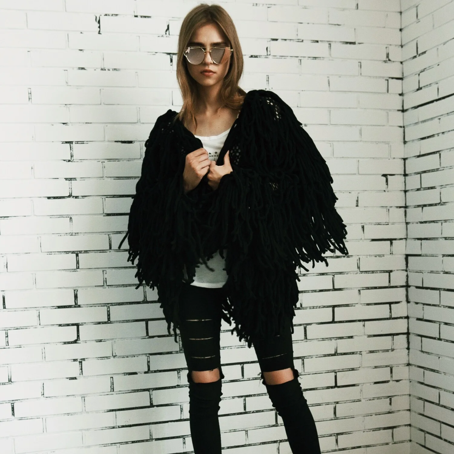 Woman woven Coarse wool jacket Long Tassels Knitted Fringed Jacket Crocheted Hollow Cardigan Long Wool tassels Coat Knit Tops