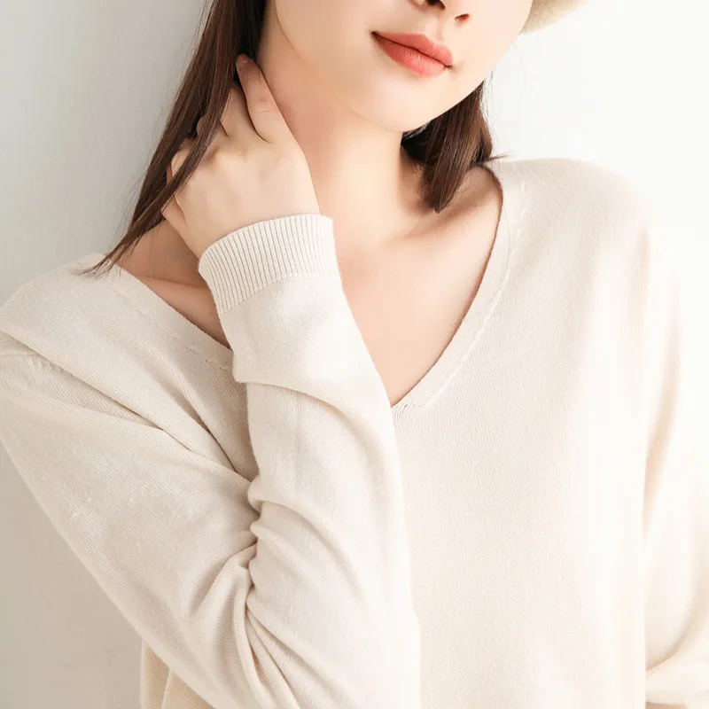 

MRMT 2024 New Polyester Womens T shirt V-neck Long-Sleeved Women T-shirt Bottoming Loose Women T-shirt For Female Woman Clothing
