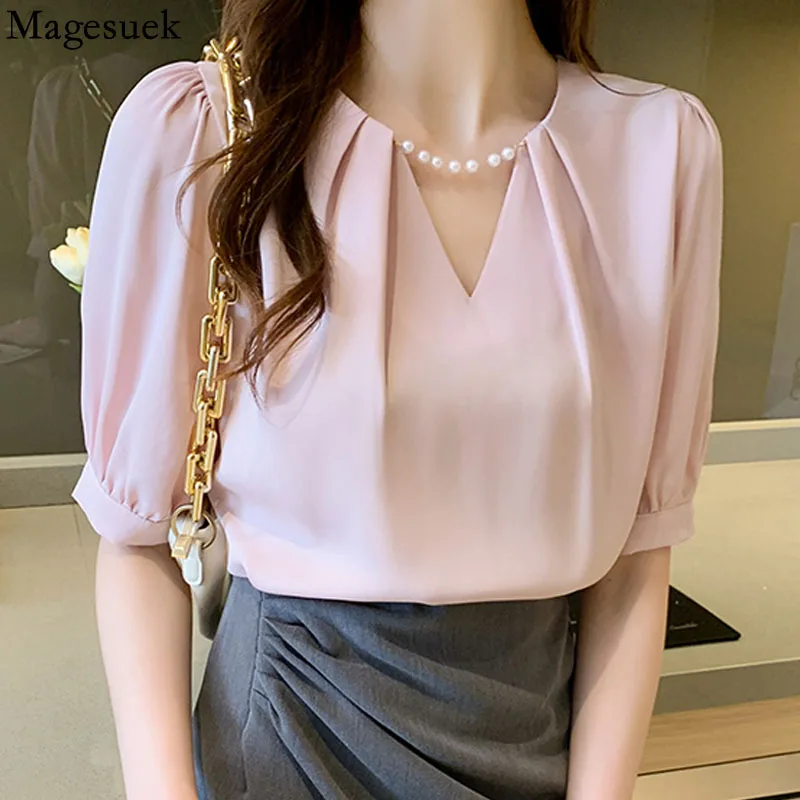 

Elegant Loose Pearl V-neck Blouse Women 2021 Summer Korean Fashion Slim Chiffon Shirts Ladies Short Sleeve Pleated Tops 15202