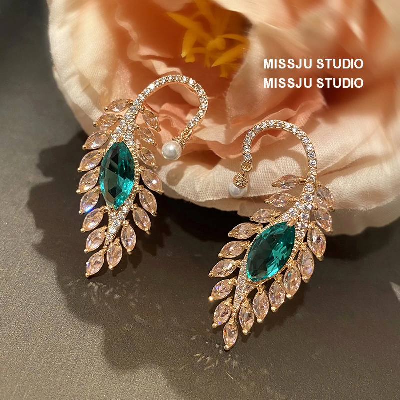 Dangle Earrings For Women S925 Needles New 2021 Vintage Leaf Shape Green Artificial Emerald Ear Nail Fine Jewelry Drop Shipping