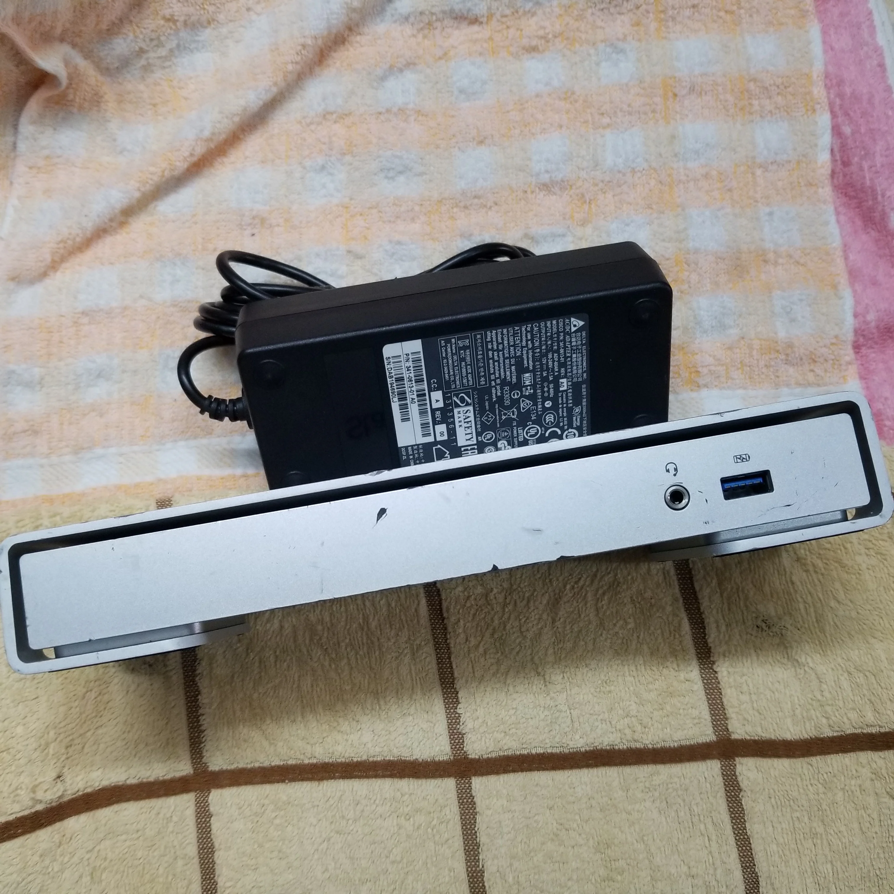 محطة إرساء Thunderbolt 2 4K لـ TB2DOCK4KDHC WINDOWS OS X Mac / استبدال f4u085/f4u055 / بدون كابلات تيار متردد. لا يوجد كابل الصاعقة