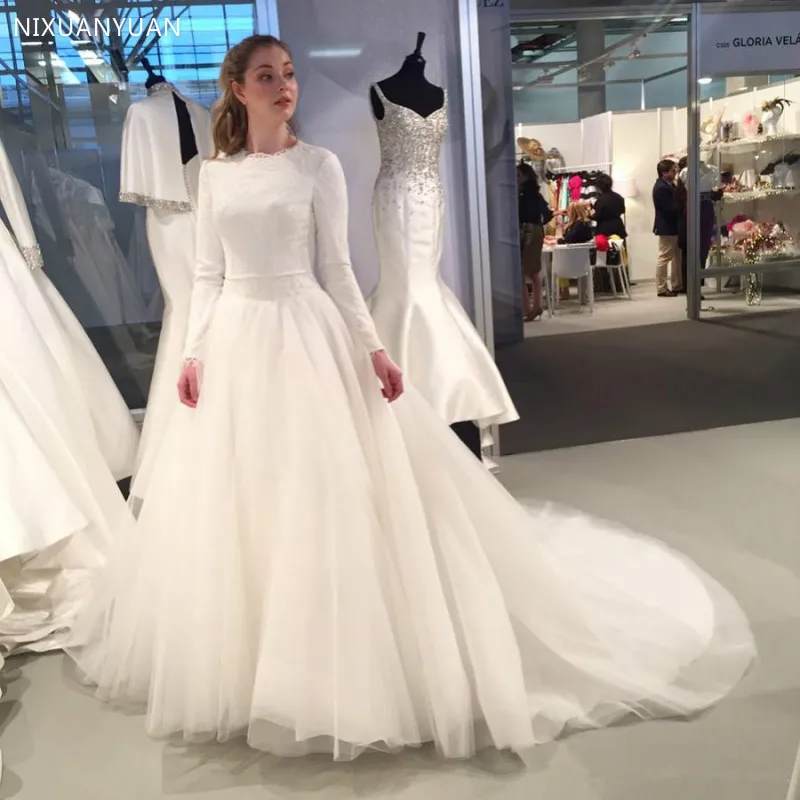 

A-line Lace Tulle Muslim Modest Wedding Dress with Long Sleeves Lace Appliques O-Neck Simple Modest Bridal Gown