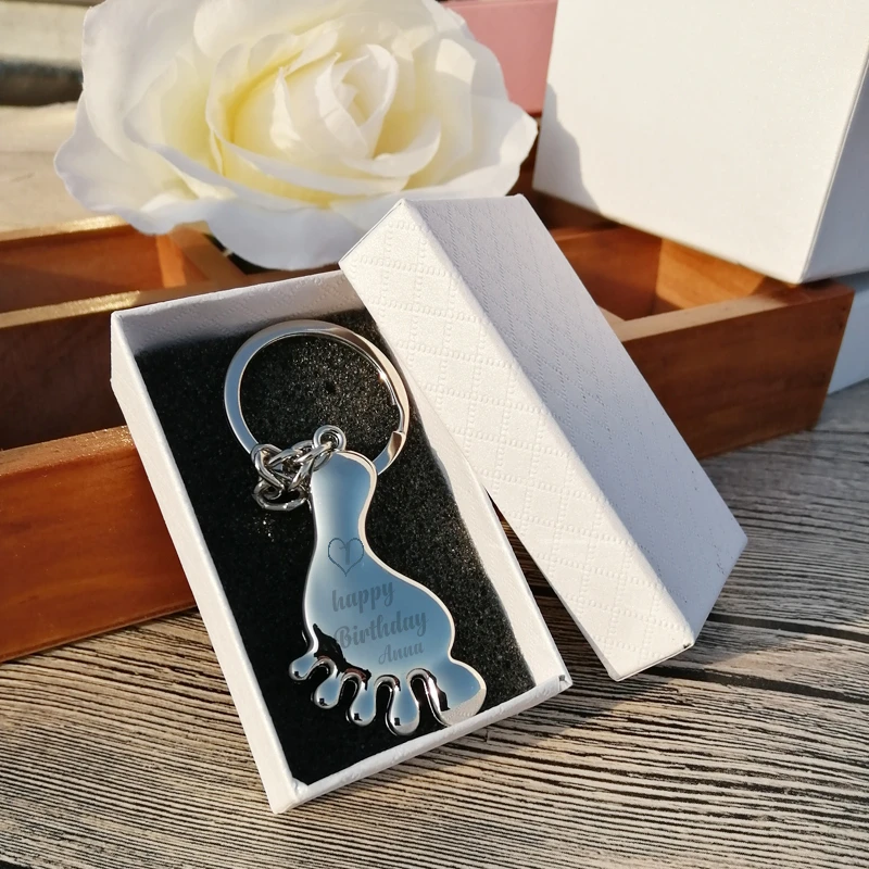 Personalisierter Schlüsselanhänger mit Babyfuß-Form und Flaschenöffner, Gastgeschenk für Babyparty, Taufe, Feier, Souvenir für Gäste – Detail 10
