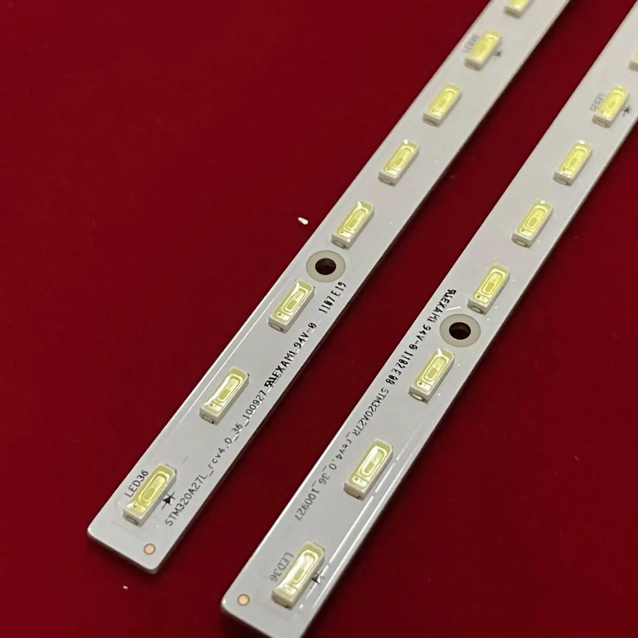 2pcs LED Backlight strip para TC-L32X35X LE32HWB TH-L32X30C STM320A27R STM320A27L