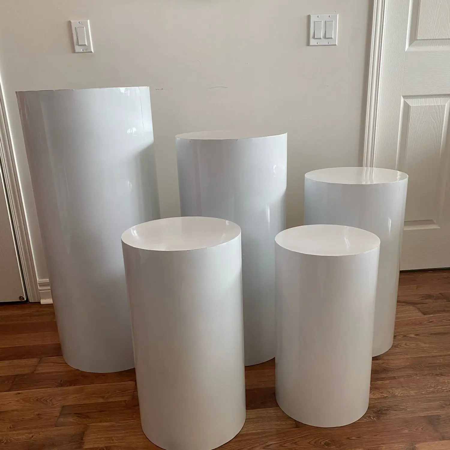 White Round Cylinder Circular Column Pedestal Display Art Decor Plinths Pillars for DIY Wedding Decorations Holiday Party