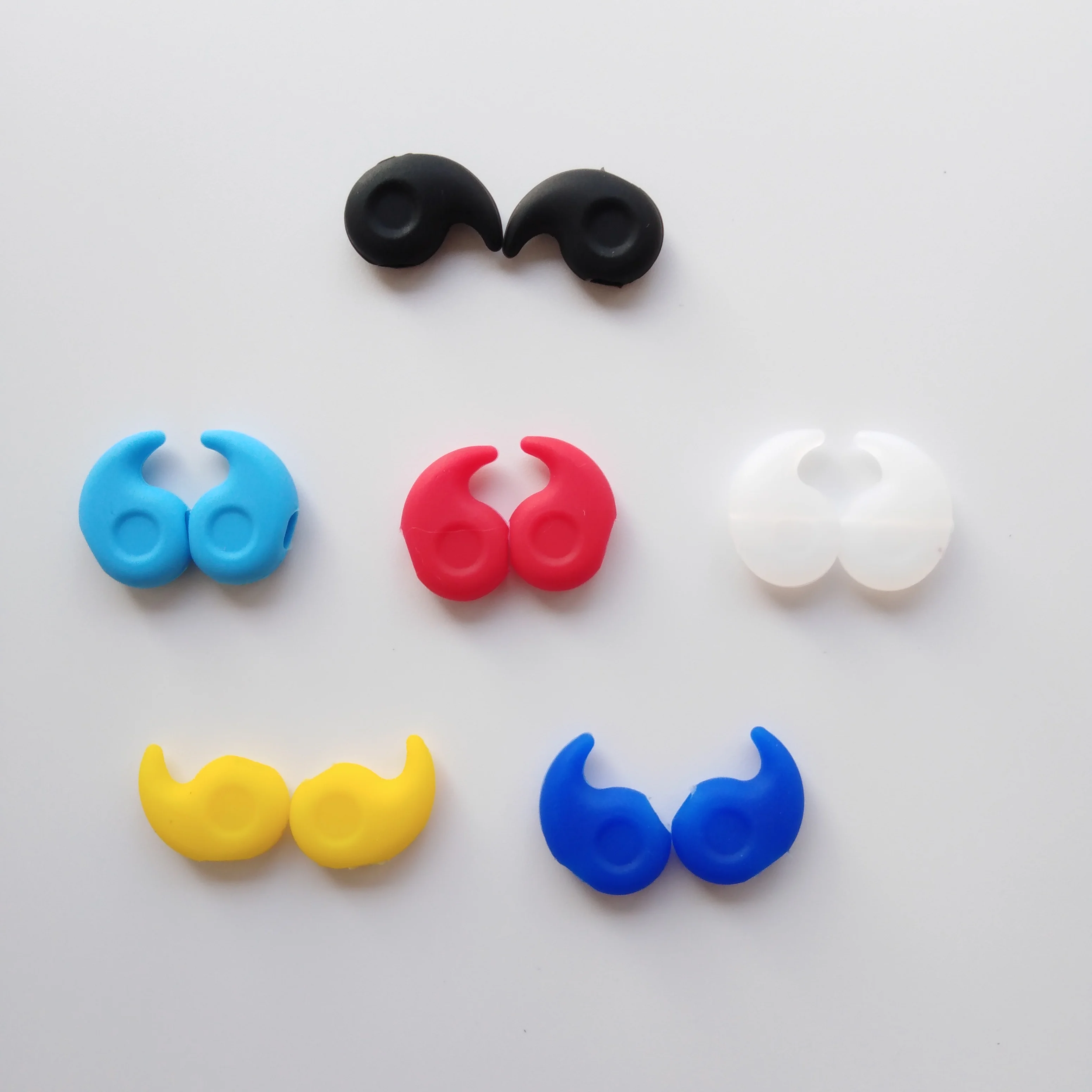 sunglass silicone elastic and stretchy anti slip temple gripper ear hook eyewear accessories in comma shape