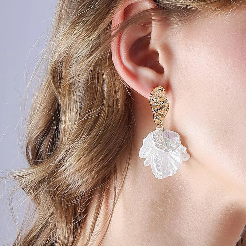 New White Shell Flower Petal Drop Earrings For Women Girls Irregular Crack Earrings Statement Pendientes Korean Jewelry Gift