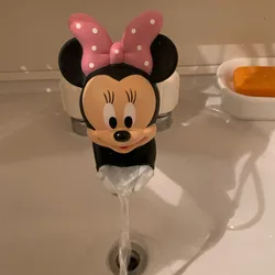 Miniso Minnie Mickey tch z przedłużacz do kranu z kranu oszczędzające silikonowe narzędzie do przedłużacz do kranu pomaga dziecku w myciu figurka zwierzątko rąk