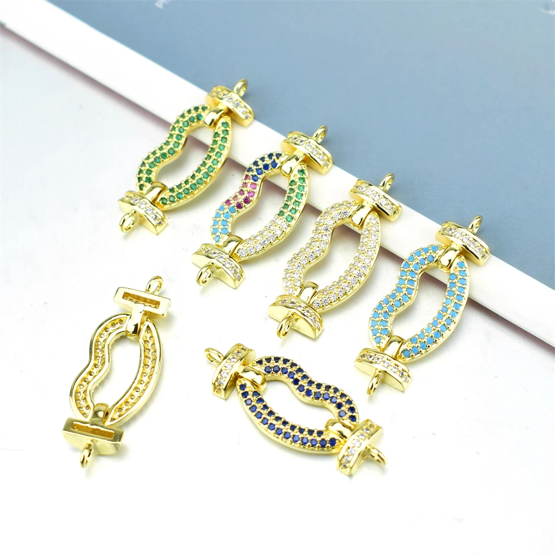 Sexy lip pendant is suitable for DIY jewelry making supplies. Two-hole pendant with micro-pave fashion trend