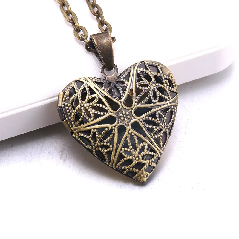 Heart Carved Flower Stripe Locket Pendant Necklace Women Vintage Ancient Brass Opening Photo Box Jewelry Romantic Gift