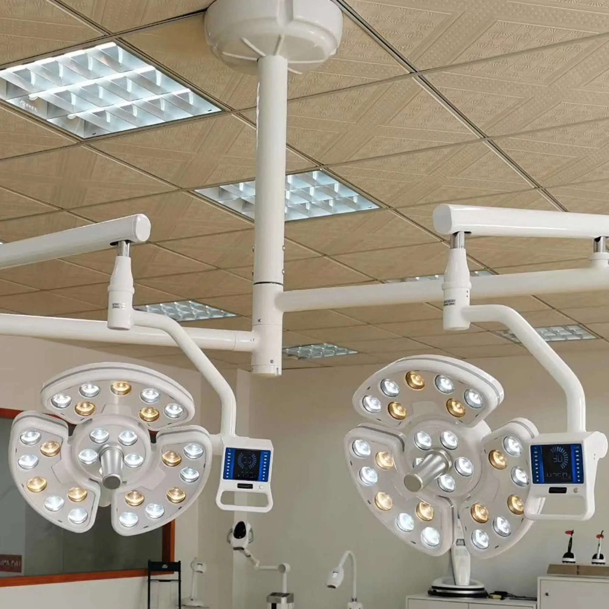 Dental Surgery Impant Shadowless Touch Lamp Induction Operation 26LED 38W Cold Light with Screen Celling Chair Unit Arm Support