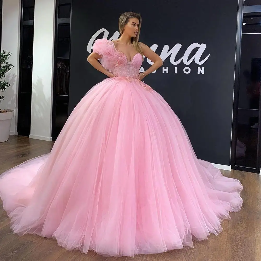 فساتين Quinceanera على شكل كرة وردية على شكل قلب مع خرز مزين بالورود من التل للحفلات الراقصة مصنوع خصيصًا من 16 رداء de s