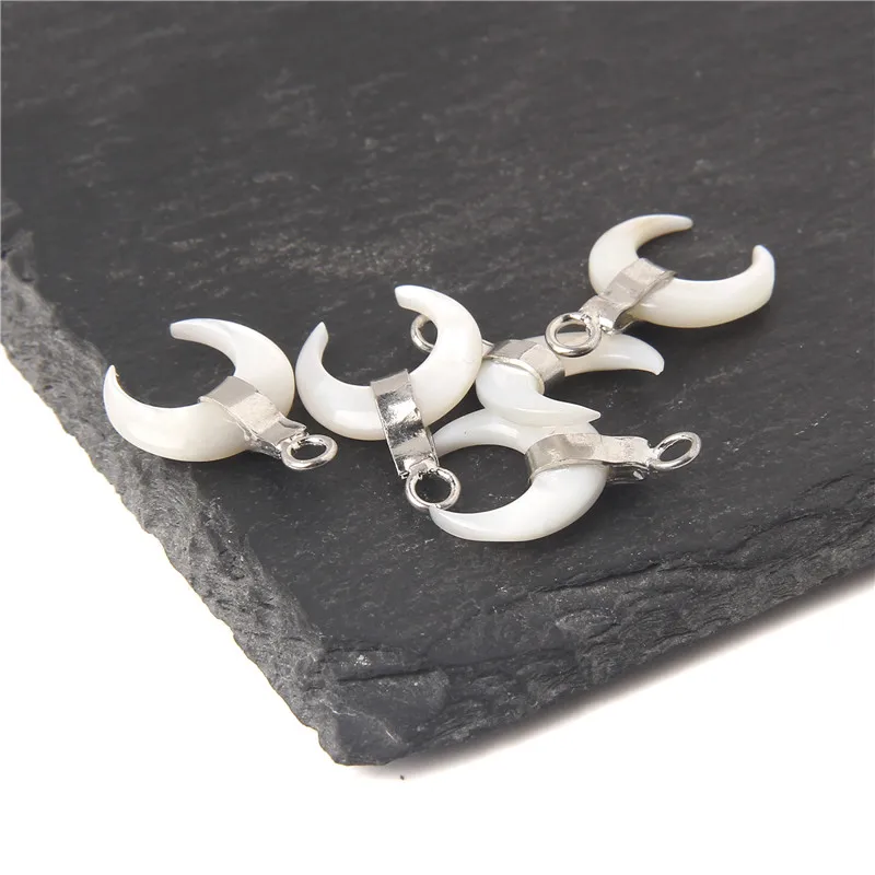2PCS Natural Shell Crescent Pendant White Mother of Pearl Shell Moon Charms Pendants For Jewelry Making DIY Necklace Accessories