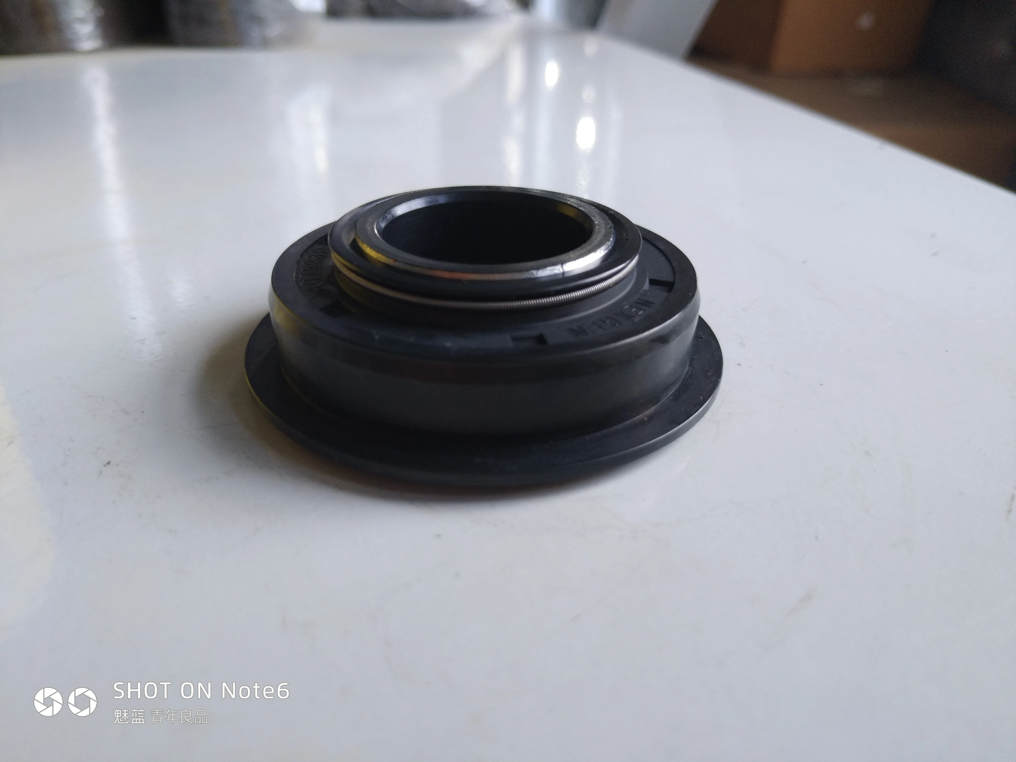 Rotate oil seal 01033115B  25*52/60*18  or 25x52/60x18     AQ7523P       NBR rubber