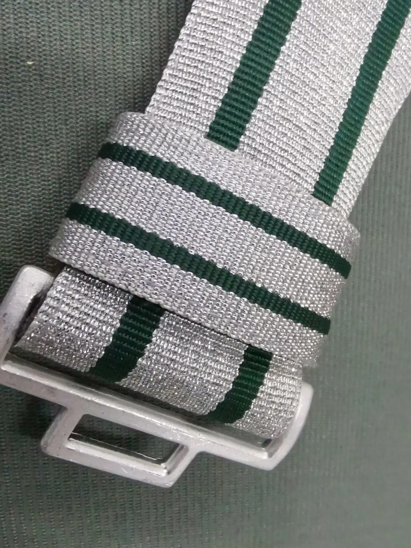 حزام مضفر EMD، مشبك معدني مجاني