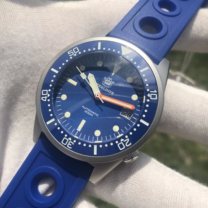 Steeldive Men Dive Watch Mens Automatic Watches Mechanical Wristwatch 20Bar Waterproof C3 Luminous NH35 Sapphire Ceramic Bezel
