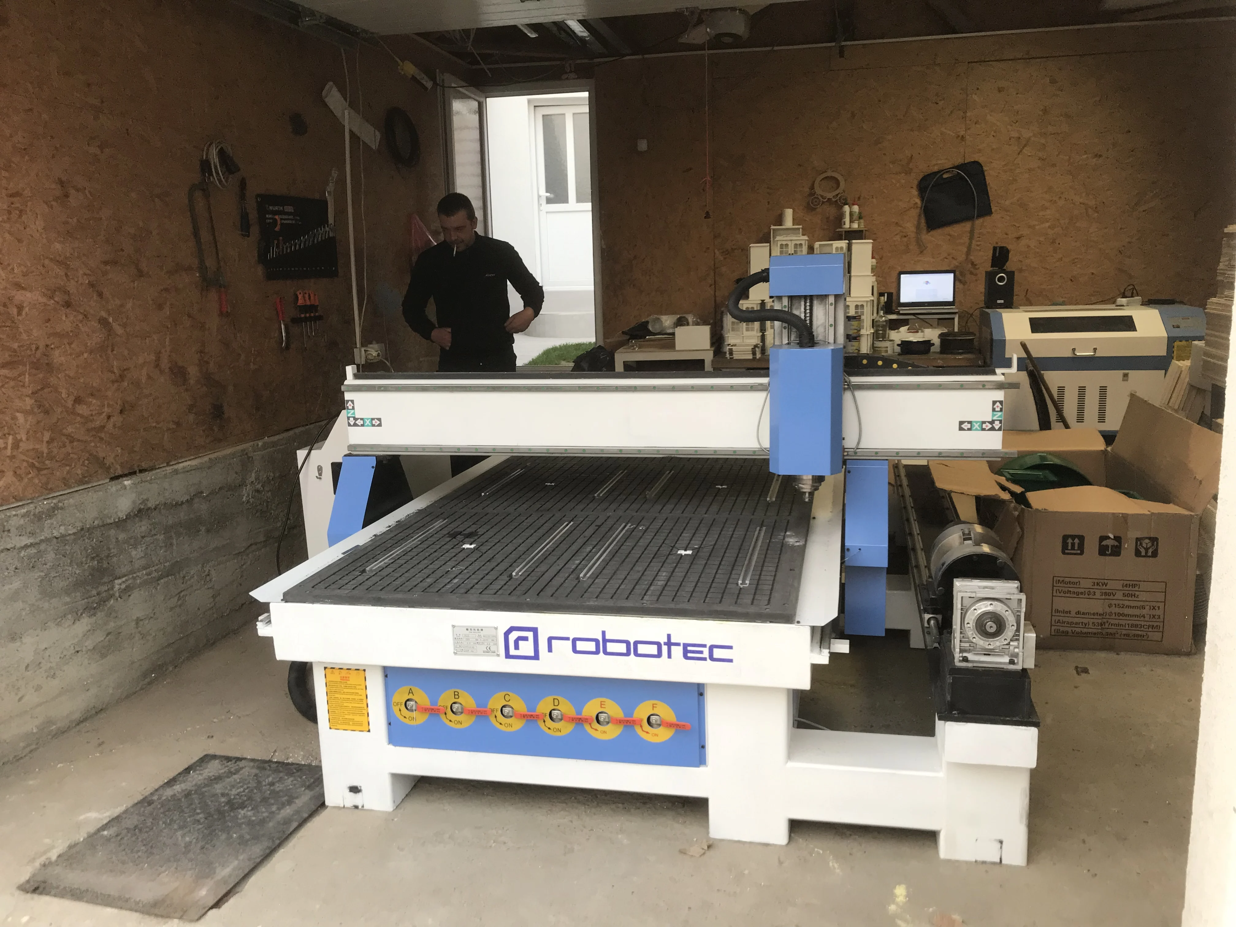 

Hot sale 4 axis wood cnc engraving machine cnc router 1325 with vacuum table 4*8 ft cheap price wood carving machine with Mach3