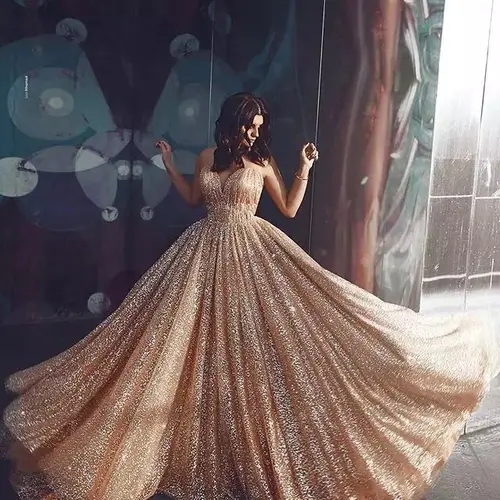 ملابس الحفلات والعطلات