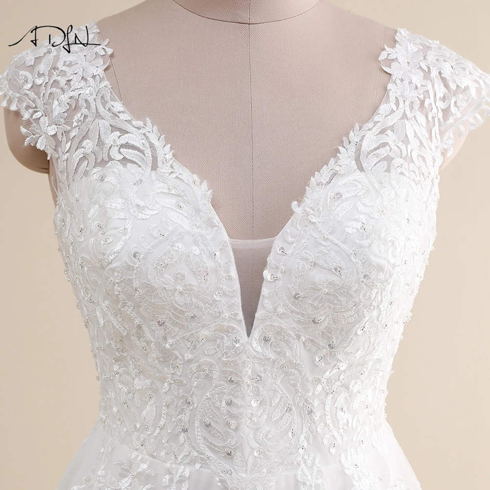 겸손한 v 넥 캡 슬리브 웨딩 드레스 플러스 사이즈 맞춤형 라인 신부 가운 Tulle Lace Applique Robe De Mariee Customized