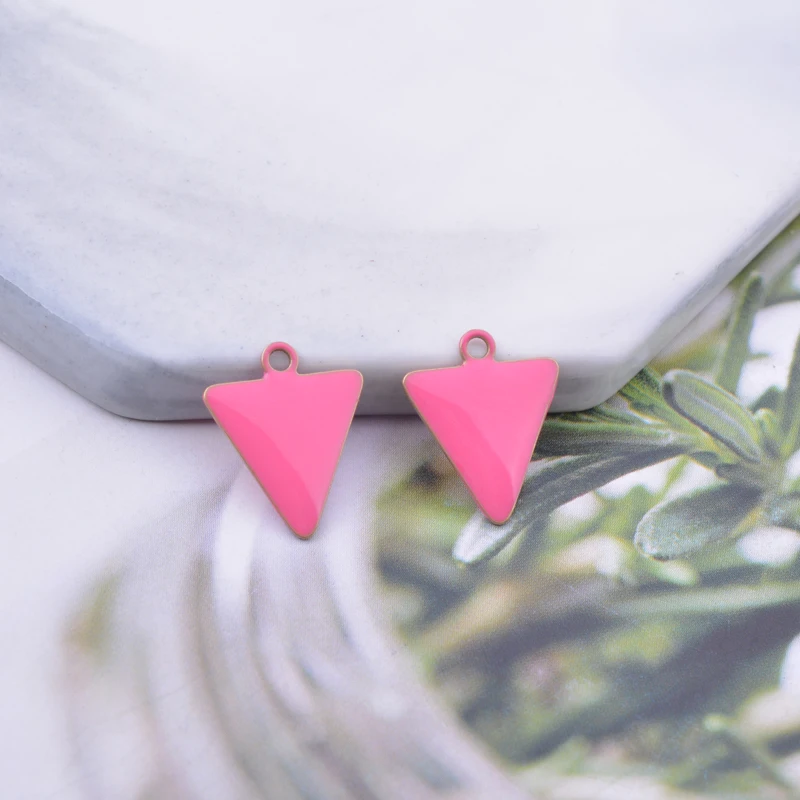 30 Stück 14*12mm Hochwertige Kupfer-Emaille-Dreiecksanhänger Beidseitig Beschichtet für DIY-Schmuckherstellung Armbandherstellung Ohne Verblassen – Detail 6