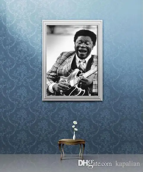 BB Kings Poster Playing Guitar Smiling Black White Printing Art Picture 12 24 36 47 Inches