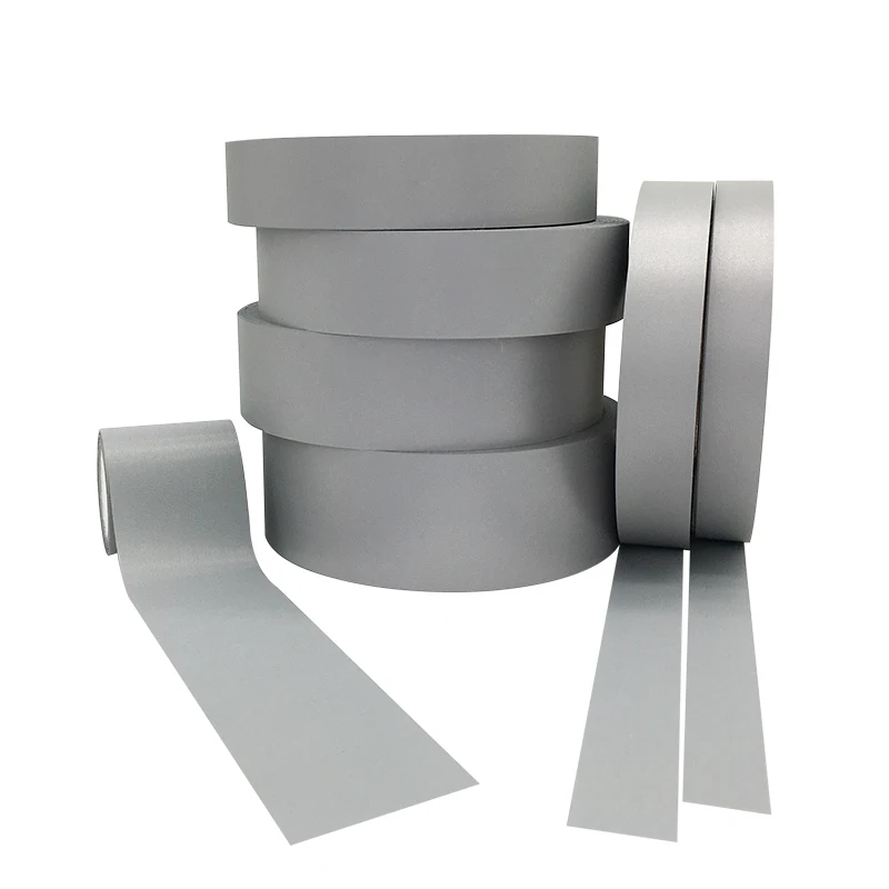 ผ้าสะท้อนแสงโพลีเอสเตอร์สีเงินสูง Roadstar วัสดุแถบสะท้อนแสงเย็บบนเสื้อเซฟตี้คําเตือนผ้าที่ชัดเจน