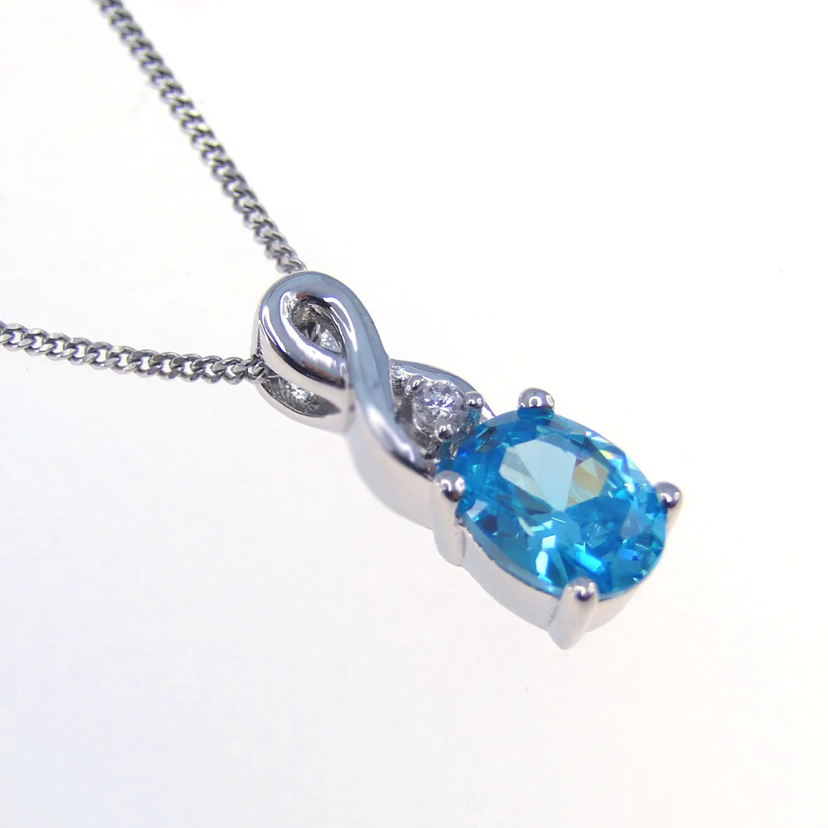 Classic Elegant Oval Blue Zircon Pendant Send Lady