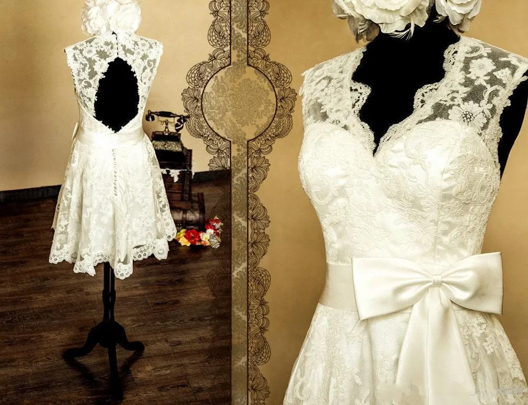 Robes de mariée en dentelle courte vintage, mancherons, dos nu, col en V, ceinture à nœud papillon, dentelle ivoire, A-ligne, patients classiques, quelle que soit sur mesure