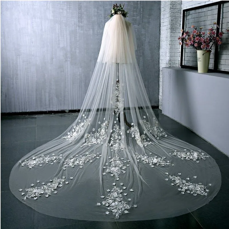 New Arrival Lace Appliques Bridal Veil Two layers Cathedral wedding veils With Comb Wedding accessories sluier welon slubny