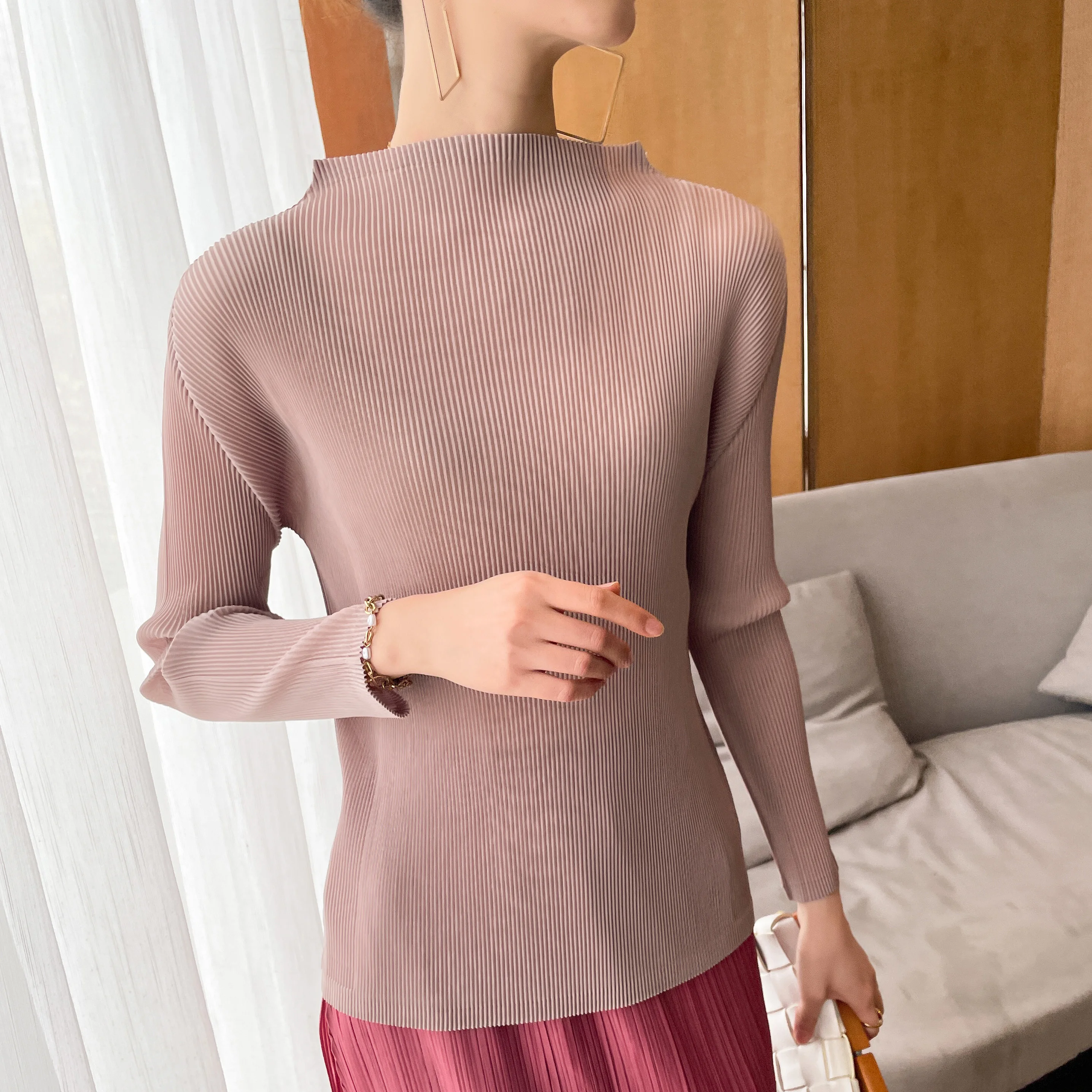 

Early spring Miyake pleated self-cultivation temperament commuter long sleeve T-shirt outer wear bottom collocation freely