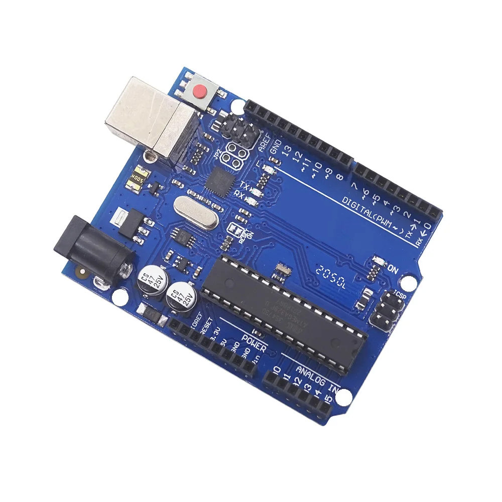 ما هو دور شريحة ATmega16U2 في لوحات Uno R3 وكيف تؤثر على أدائها؟