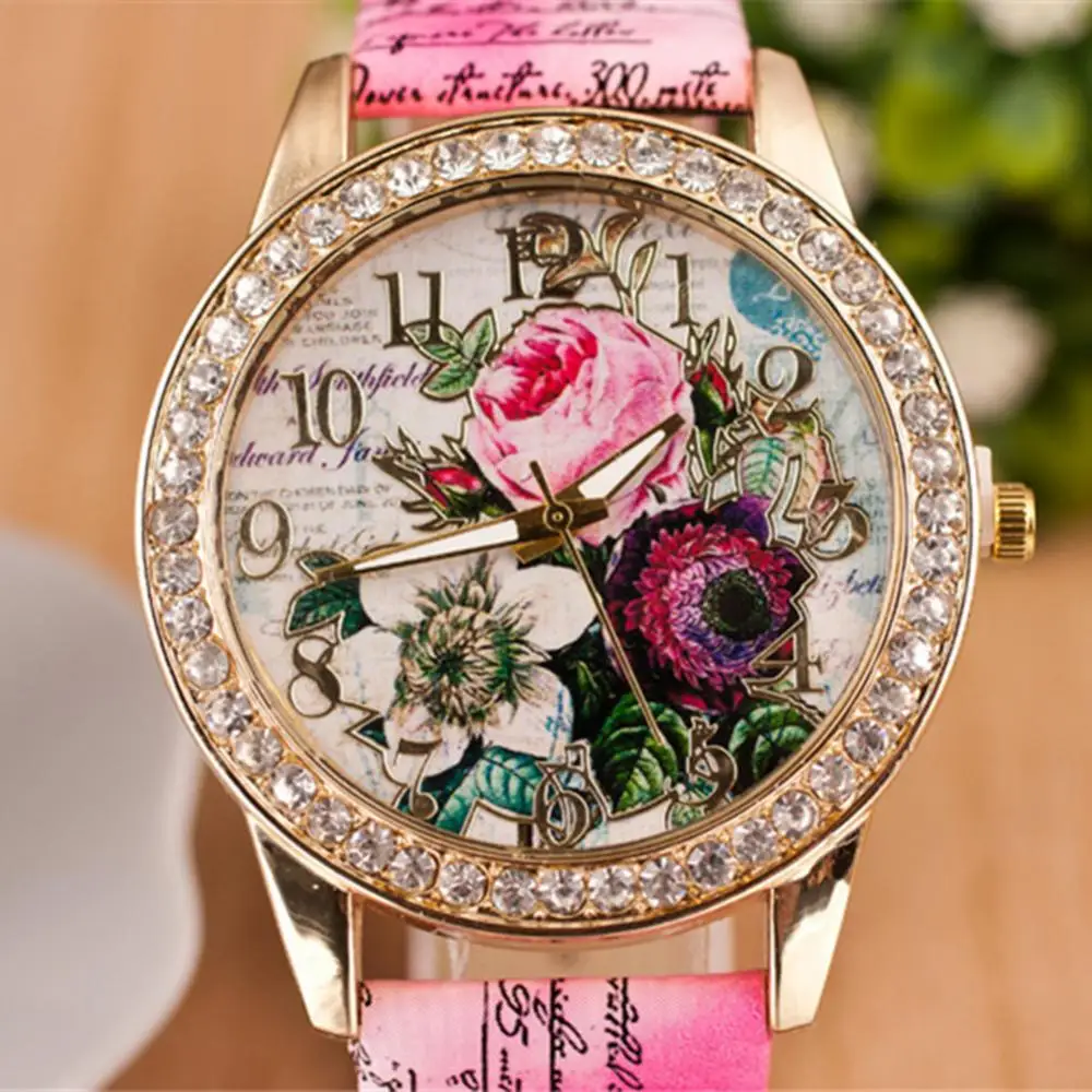 2021 New Retro Vintage Elegant Women Rhinestone Inlaid Flower Round Dial Faux Leather Band Quartz Wrist Watch for Dating Gift