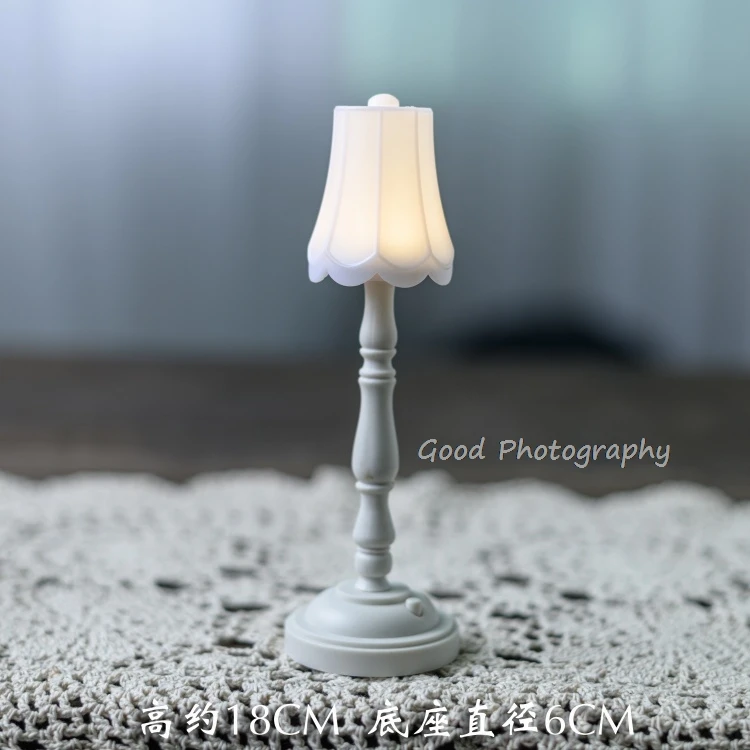 Neonates full moon mini desk small desk lamp restore ancient ways Europe type lovely photography scene tie-in little prop