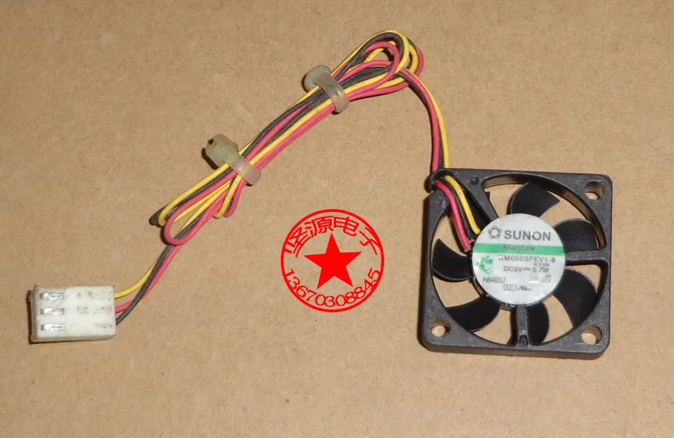 

SUNON GM0503PEV1-8 N.RGN DC 5V 0.7W 30x30x6mm 3-wire Server Cooling Fan