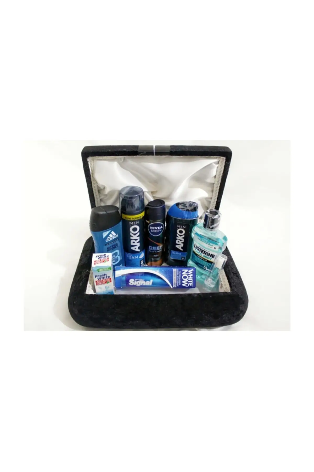 Pan młody i ślub panny młodej klatki piersiowej umieścić İtems i narzędzia