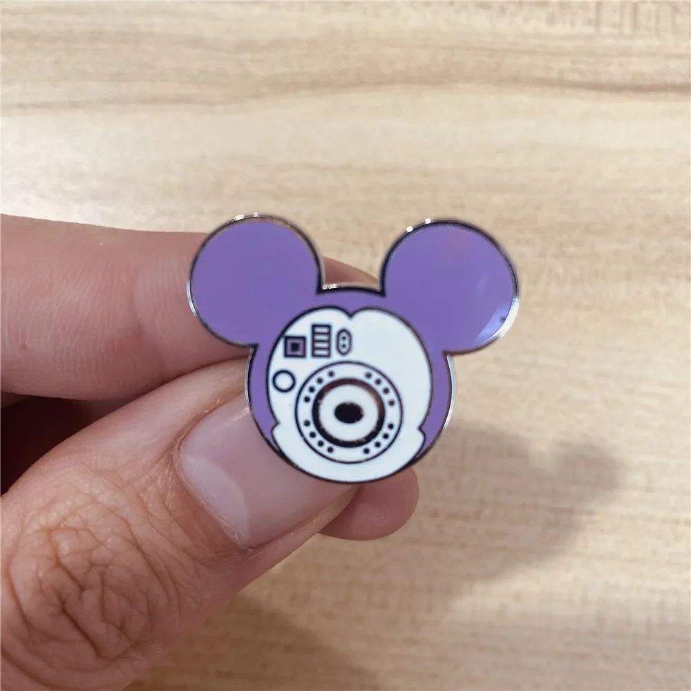 Disney Mickey spilla smalto Pin carino testa di topolino castello metallo Anime distintivi Cartoon spille spilla gioielli regalo per donna uomo