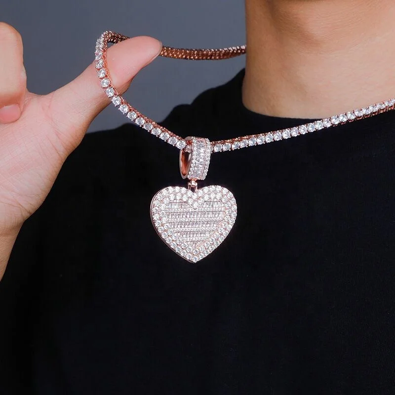 

2024 New Hip Hop Full Iced Out 5A Cubic Zirconia Geometry Cz Big Heart Pendant Necklace Women Mens 18K Gold Color Party Jewelry