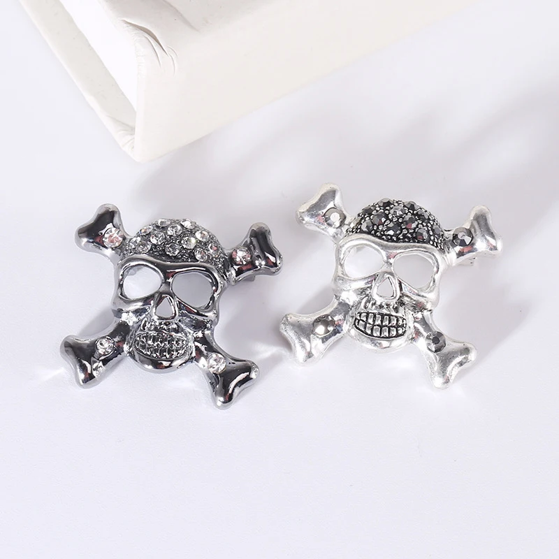 Enamel Brooch Pin for Women Simple Glittery Stained Skull Badge Halloween Alloy Bag Clothes Pendant Punk Decoration Accessories