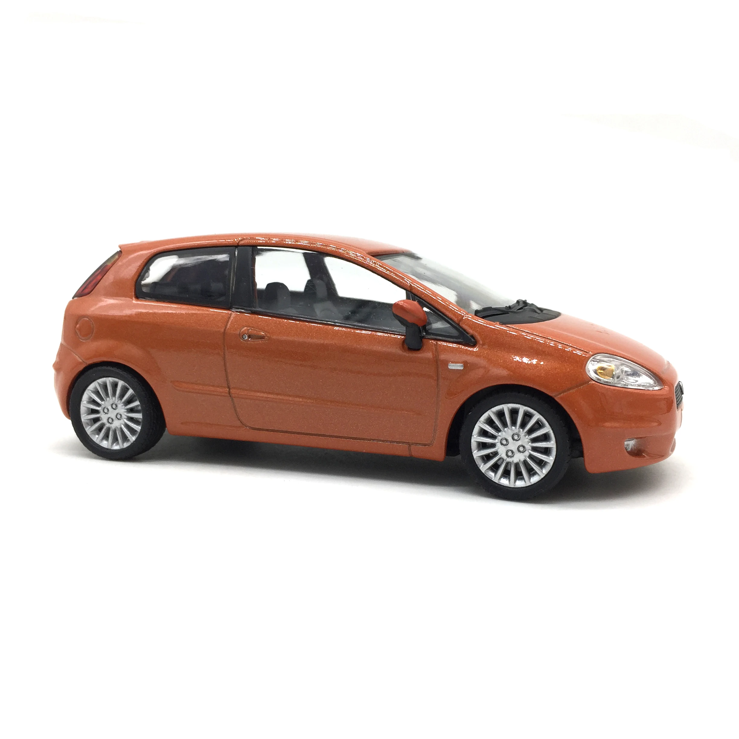 Metal 1/43 scale model of the Fiat Motorama / Cararama Diecast Model without box